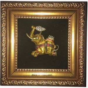 Wooden Picture frame With a little elephant from Thailand 4 By 4 Inches